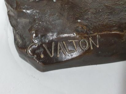 null VALTON Charles, 1851-1918,

Lionne blessée,

bronze à patine brune, fonte COLIN...