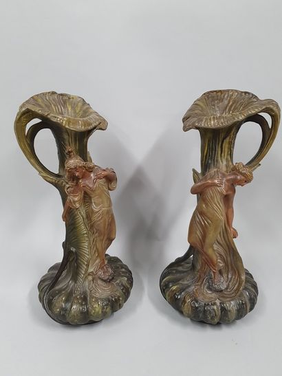 null ANONYMOUS ART NOUVEAU

Pair of terracotta vases with polychrome patina 

small...