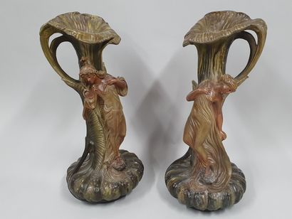 null ANONYMOUS ART NOUVEAU

Pair of terracotta vases with polychrome patina 

small...