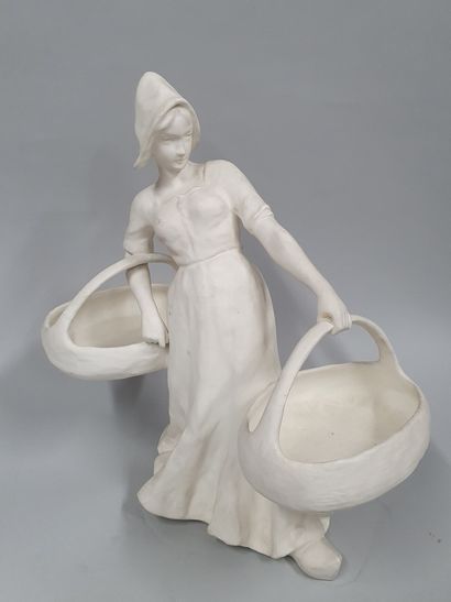 null BORSDORF Ernst (XIXème-XXème)

Paysanne aux paniers 

Sculpture en céramique,...