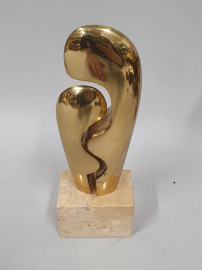 null JEAN Philippe (1931-1987)

Mère et enfant 

Bronze à patine doré sur socle en...