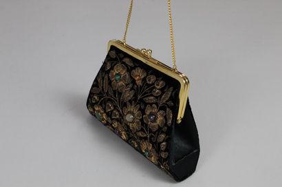 null ANONYMOUS 



Hand or shoulder bag in black velvet, entirely embroidered with...
