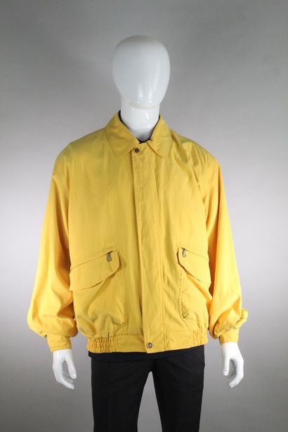 null ANONYMOUS 



Yellow canvas jacket, two patch pockets with flaps, two inside...