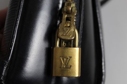 null LOUIS VUITTON 



Mabillon backpack in black epi leather. 

Patch pocket in...
