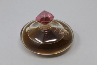 null JAR'S PARIS

Flacon de parfum en forme de galet. modèle "Golconda" par JAR'S...