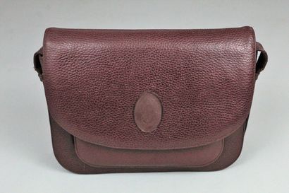 null CARTIER (Must of)



Shoulder bag with magnetic flap in burgundy grained leather....