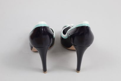 null GIANVITO ROSSI 



Pair of midnight blue, white and pale blue glazed leather...
