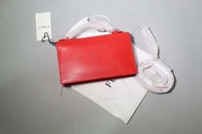 null FURLA 



Small bag carried by hand, shoulder or sling in grained coral leather,...