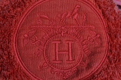 null HERMES 



Round vanity in orange terry towel. 

Embroidery with the house coat...