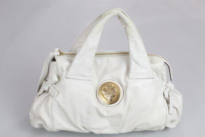 null GUCCI 



Hysteria" model handbag in white glazed lambskin leather, with the...