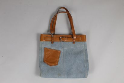 null CHRISTIAN DIOR (by John Galliano)



Large "jean tote" model in camel leather...