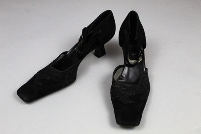 null CHRISTIAN DIOR (by John Galliano)



Pair of two-material pumps with black suede...
