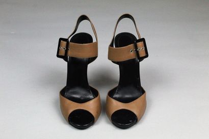 null PIERRE HARDY 



Pair of camel leather and black patent leather sandals, wooden...