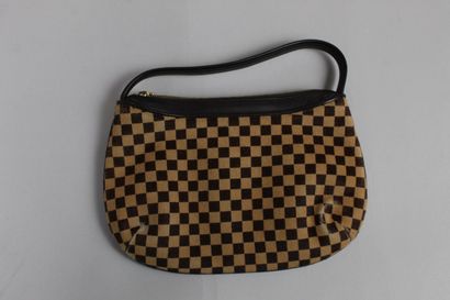 null LOUIS VUITTON 



Sac porté main modèle "Damier sauvage" en cuir brun et poulin...