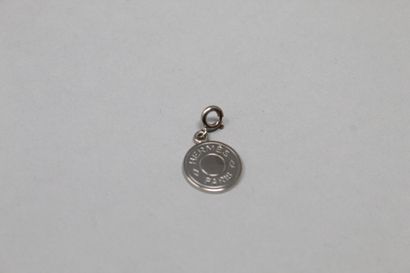 null HERMES Paris

Circular silver-plated metal pendant bearing the inscription "HERMES...