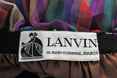 null 
LANVIN (circa 1980)









Robe en mousseline de soie à rayures multicolores...