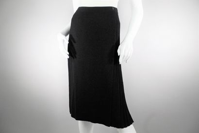 null SALVATORE FERRAGAMO 



Partially pleated wrap skirt in black virgin wool knit...