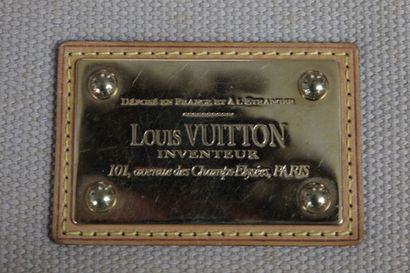 null LOUIS VUITTON 



Shoulder bag Antigua model in beige and red canvas, golden...