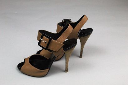 null PIERRE HARDY 



Pair of camel leather and black patent leather sandals, wooden...