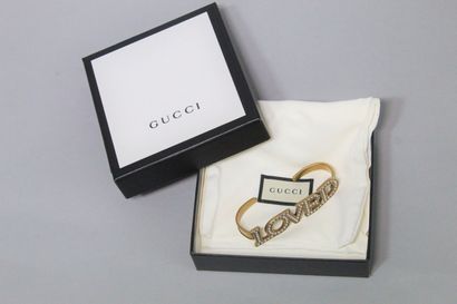 null GUCCI



Bague de main en laiton doré chiffré "LOVED", entièrement pavée de...