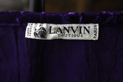null LANVIN (circa 1980)



Ensemble en velours violet à effet froissé composé d'un...