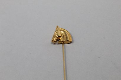 null HERMES Paris

Gilded metal pin ending in a horse's head.

Inscribed on the mane:...