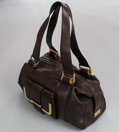 null MICHAEL KORS



Shoulder or hand bag in brown leather, one flap pocket on the...