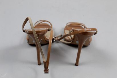 null MICHAEL KORS 

Pair of nude glazed leather and transparent plastic pumps. 

Tie...