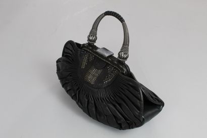 null CHRISTIAN DIOR 



Sac à main modèle "Plissé" en agneau plissé noir, poignée...