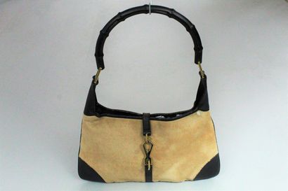 null GUCCI



Handbag Kandinsky model in black leather and colt, the handle in bamboo,...