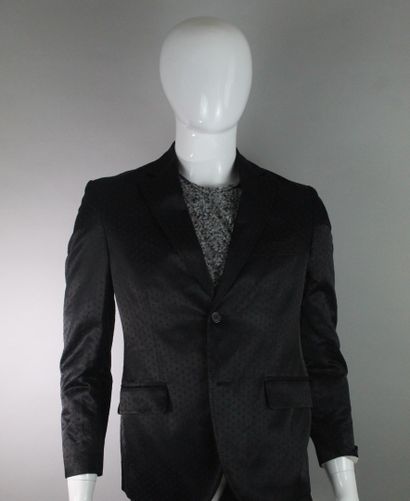 NOTTING HILL

Black blazer with highlighted...