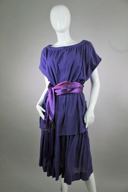  JEAN PATOU 
 
Purple cotton outfit consisting of a short-sleeved boat-neck tunic...
