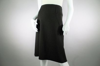 null CELINE 



Slightly flared skirt in olive green wool with geometric appliqués...
