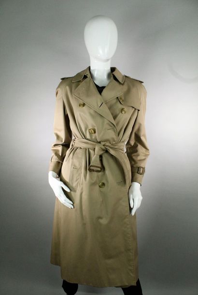 BURBERRY 
 
Straight beige trenchcoat with...