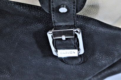 null CARVEN 



Two-material backpack in matte grained leather, to be carried on...