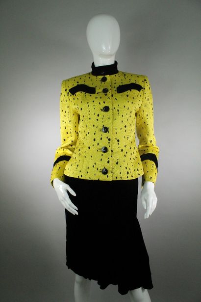  LANVIN (circa 1980) 
 
Two-tone silk and wool blend outfit with patterns and reliefs,...