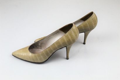null 
CHRISTIAN DIOR CREEED BY ROGER VIVIER (circa 1960)



Pair of high stiletto...