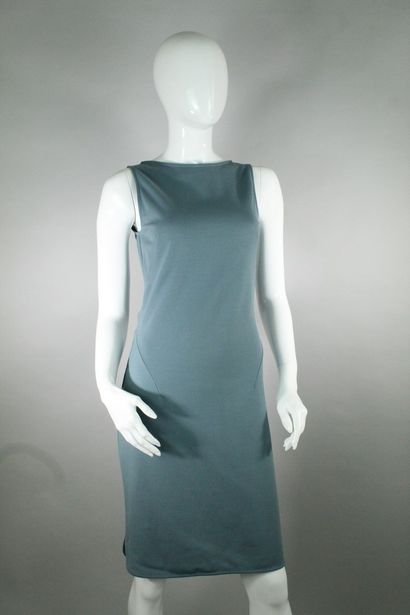 null VERSACE JEANS COUTURE



Blue mid-length dress, fitted at the waist, sleeveless....