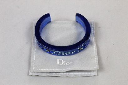null CHRISTIAN DIOR



Blue plexiglass bracelet, decorated with rhinestones forming...