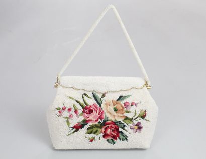 null ANONYMOUS 



Rare small handbag in gilded metal and embroidery entirely embroidered...