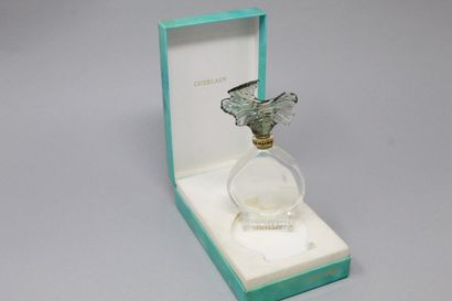  GUERLAIN "Parure 
 
Perfume bottle in colorless pressed glass resting on a glass...