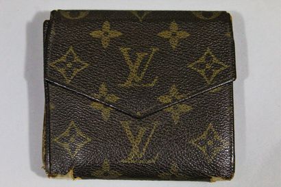 null LOUIS VUITTON

Portefeuille double en toile monogrammée, un coté porte monnaie,...