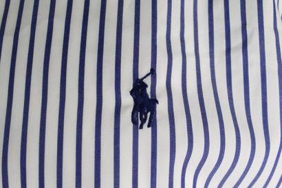 null RALPH LAUREN



Man shirt in blue and white cotton. 



Size : 16 (40/41).