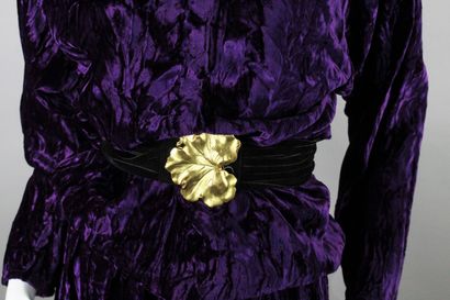 null LANVIN (circa 1980)



Purple velvet outfit with a crumpled effect made up of...