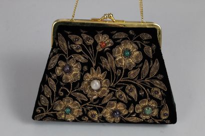 null ANONYMOUS 



Hand or shoulder bag in black velvet, entirely embroidered with...