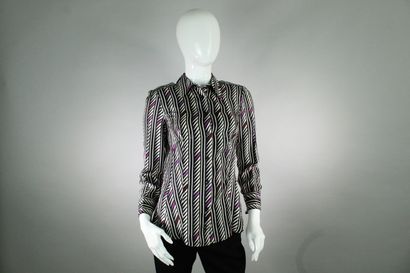 GUCCI 



Silk blouse with white geometric...