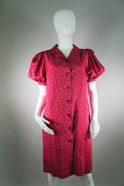 null LANVIN (circa 1970)



Red silk outfit with blue polka dots, composed of a blouse...