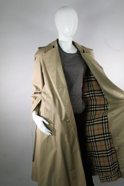 null BURBERRY 



Straight beige trenchcoat with double breasted buttons, eight horn...