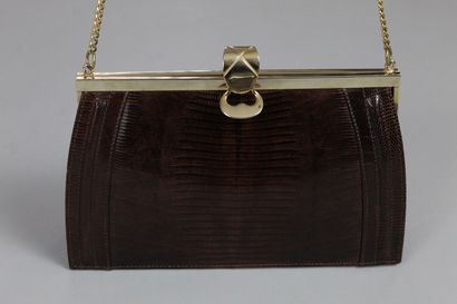 null ANONYMOUS 



Brown reptile purse with jewelled flap clasp.

Chain in gilded...