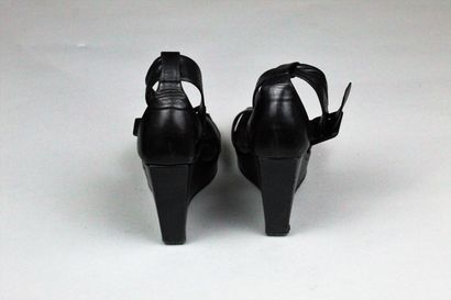 null SAINT LAURENT PARIS 



Pair of black leather wedge sandals, geometric shape,...
